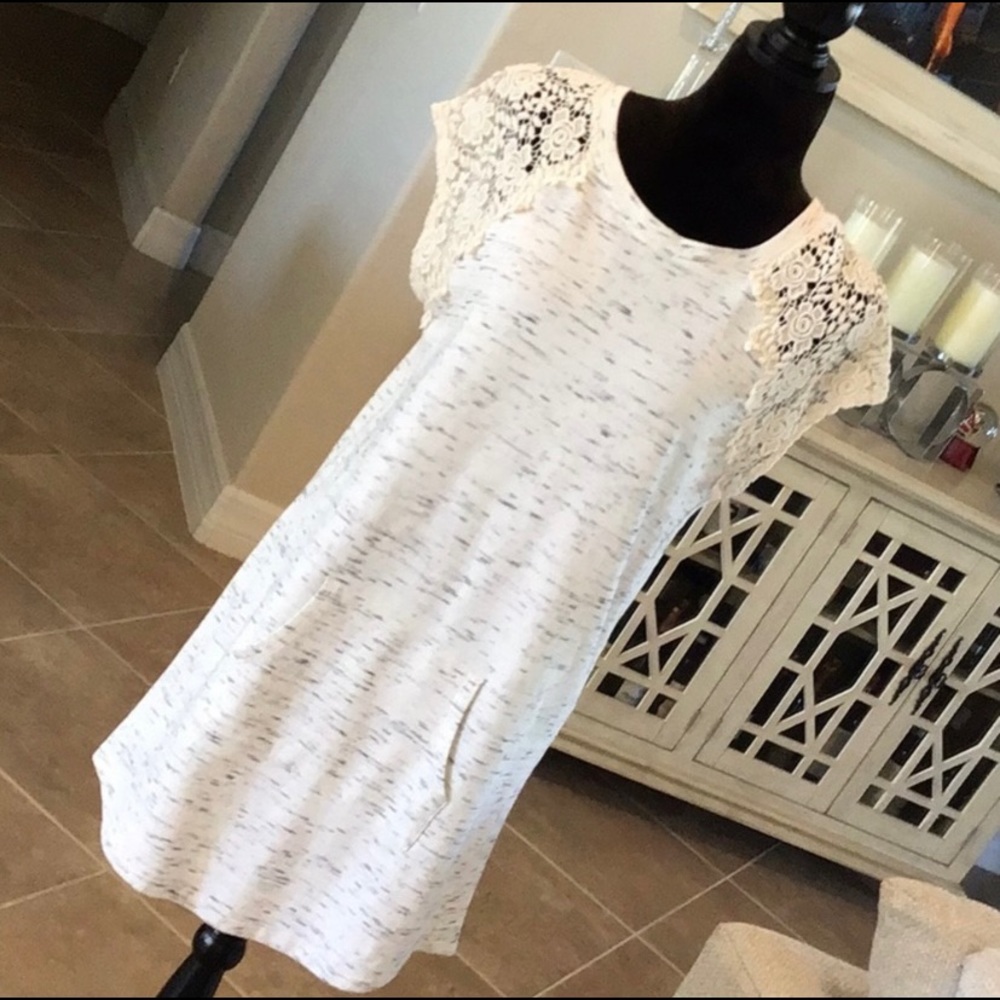 Cynthia Rowley Casual Dress w Front Pocket & Crochet Cap Sleeves.